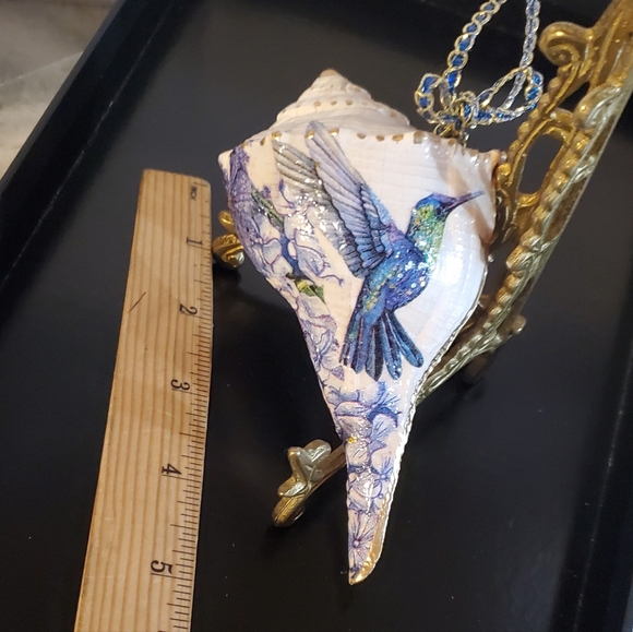 Handcrafted Whelk Shell Ornament/Aromatic  Hummingbird Design โ๏ธ๐โ๏ธ - Picture 2 of 4
